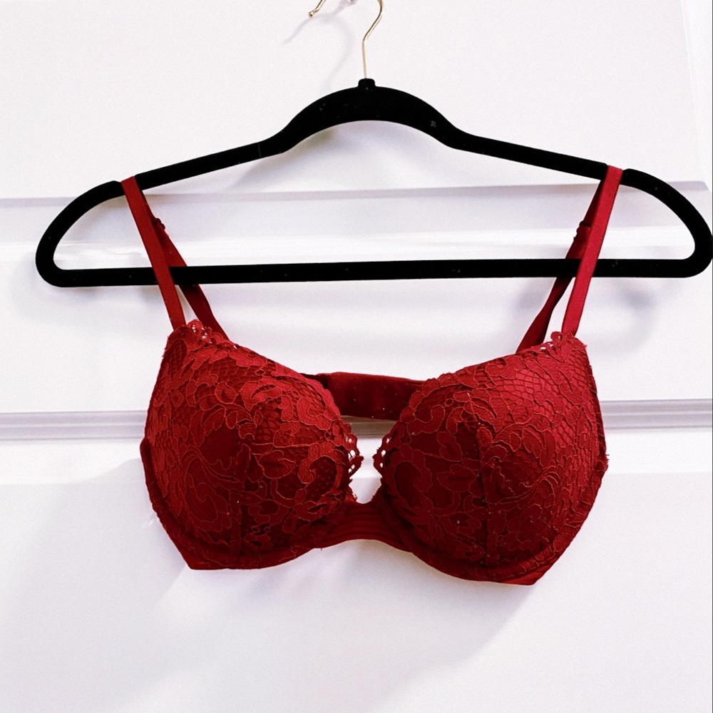 VICTORIA’S SECRET very sexy bra